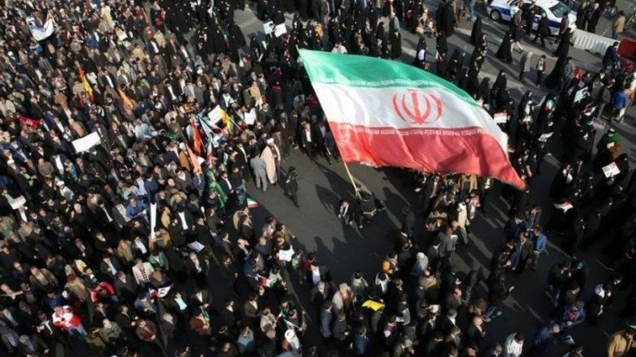 İran'da devam eden eylemlerde 3 kişi yaşamını yitirdi