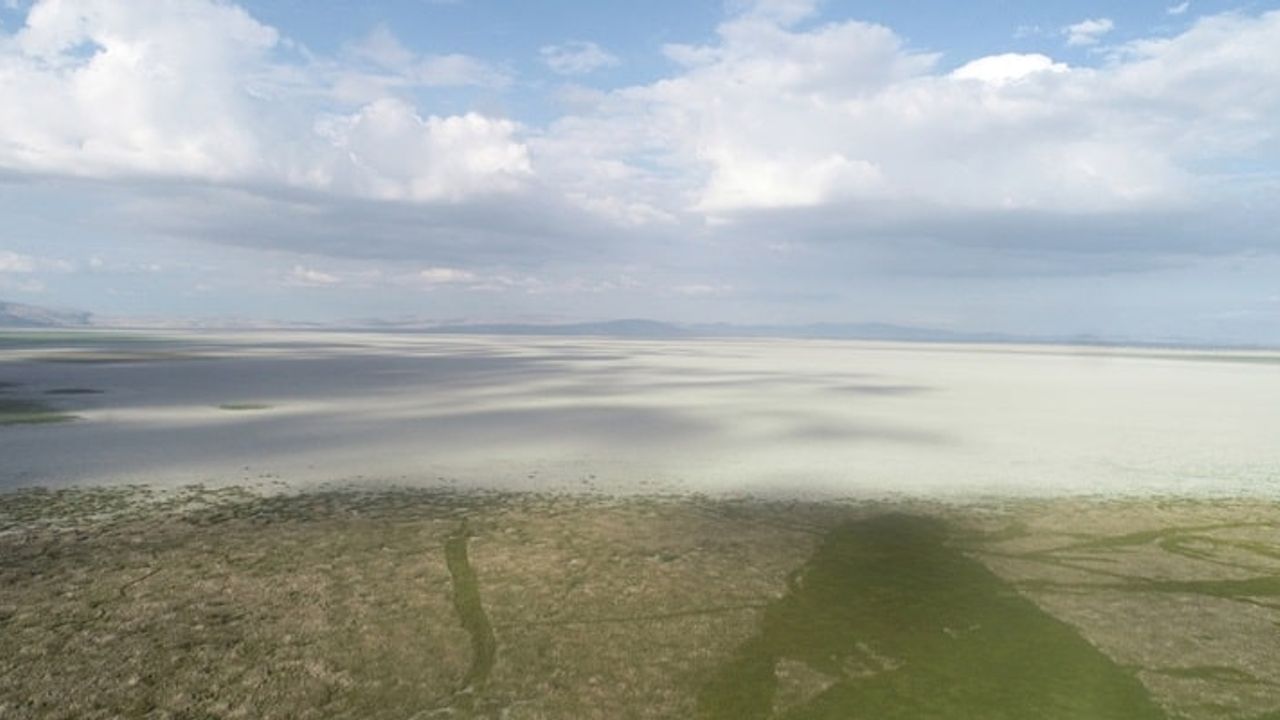 Türkiye’nin beşinci büyük gölü, kuraklık nedeniyle gölet oldu