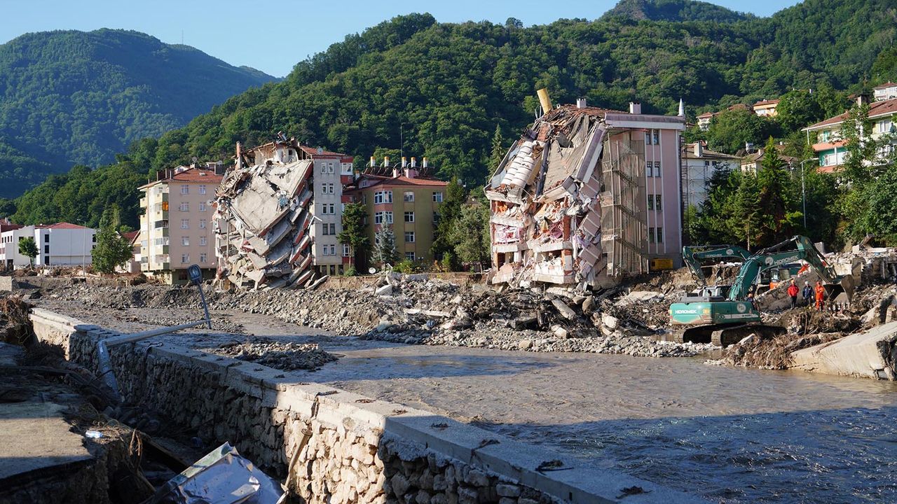 Sel bölgesinde 109 bina için acil yıkım kararı