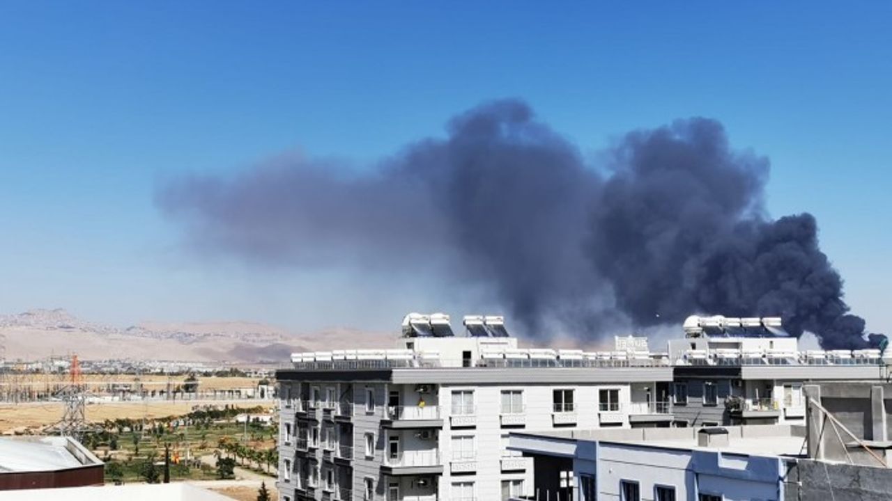 Mardin'de Plastik üretim fabrikasında yangın çıktı