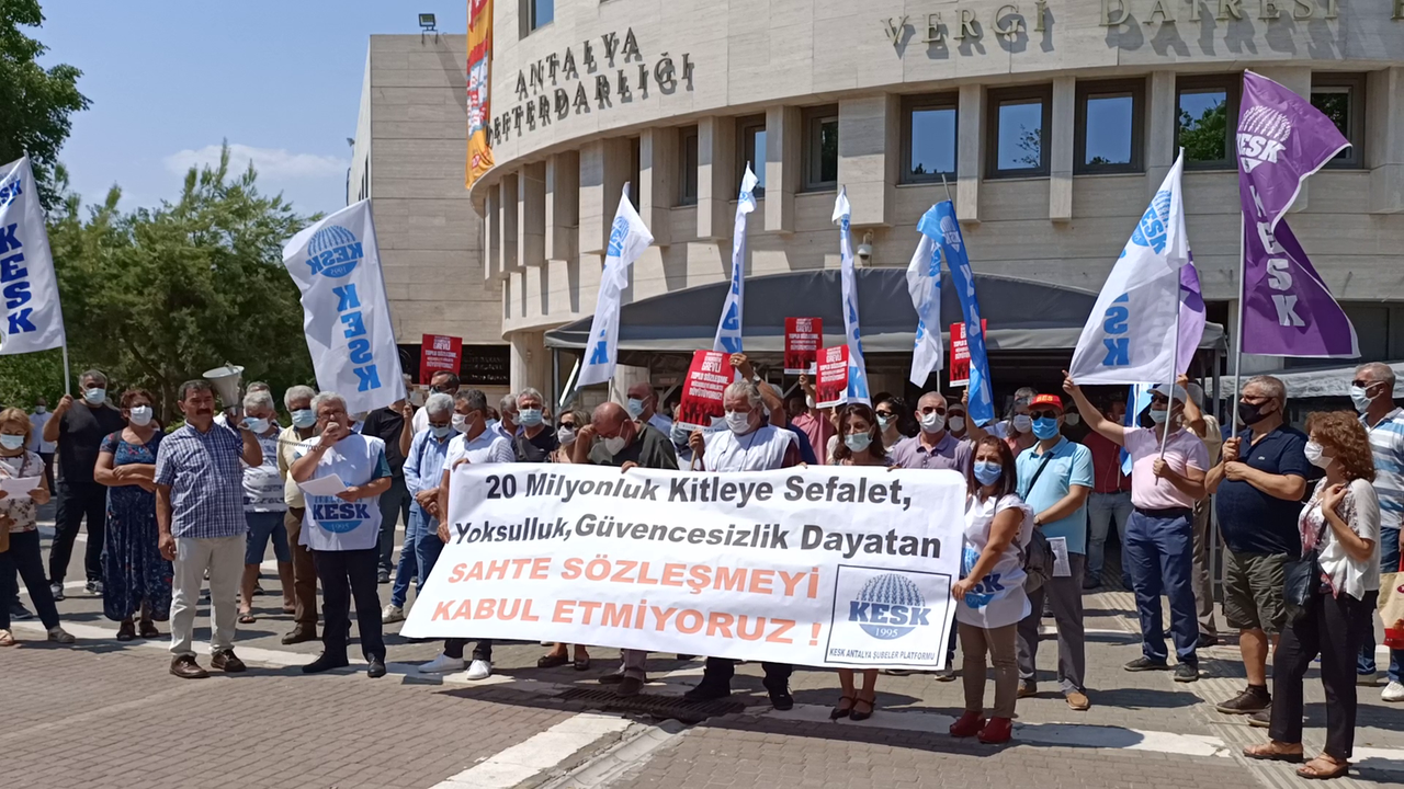 KESK Antalya Şubeler Platformu memur zammını protesto etti