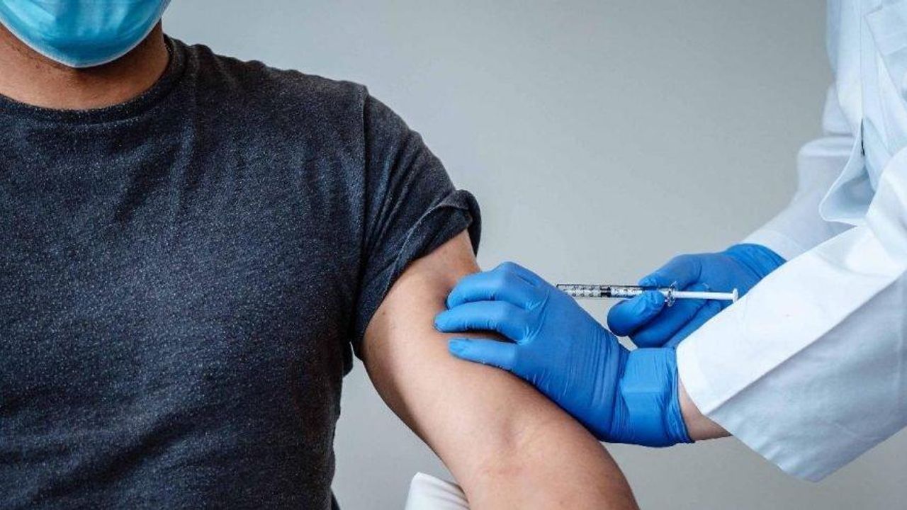 Sağlık Bakanı Koca'dan "İkinci doz aşınızı olun" çağrısı
