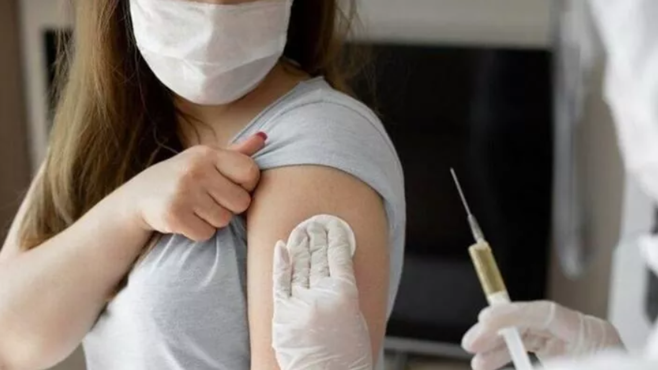 18 yaş üstünde ilk doz aşısını yaptırmayanların sayısı 18 milyon