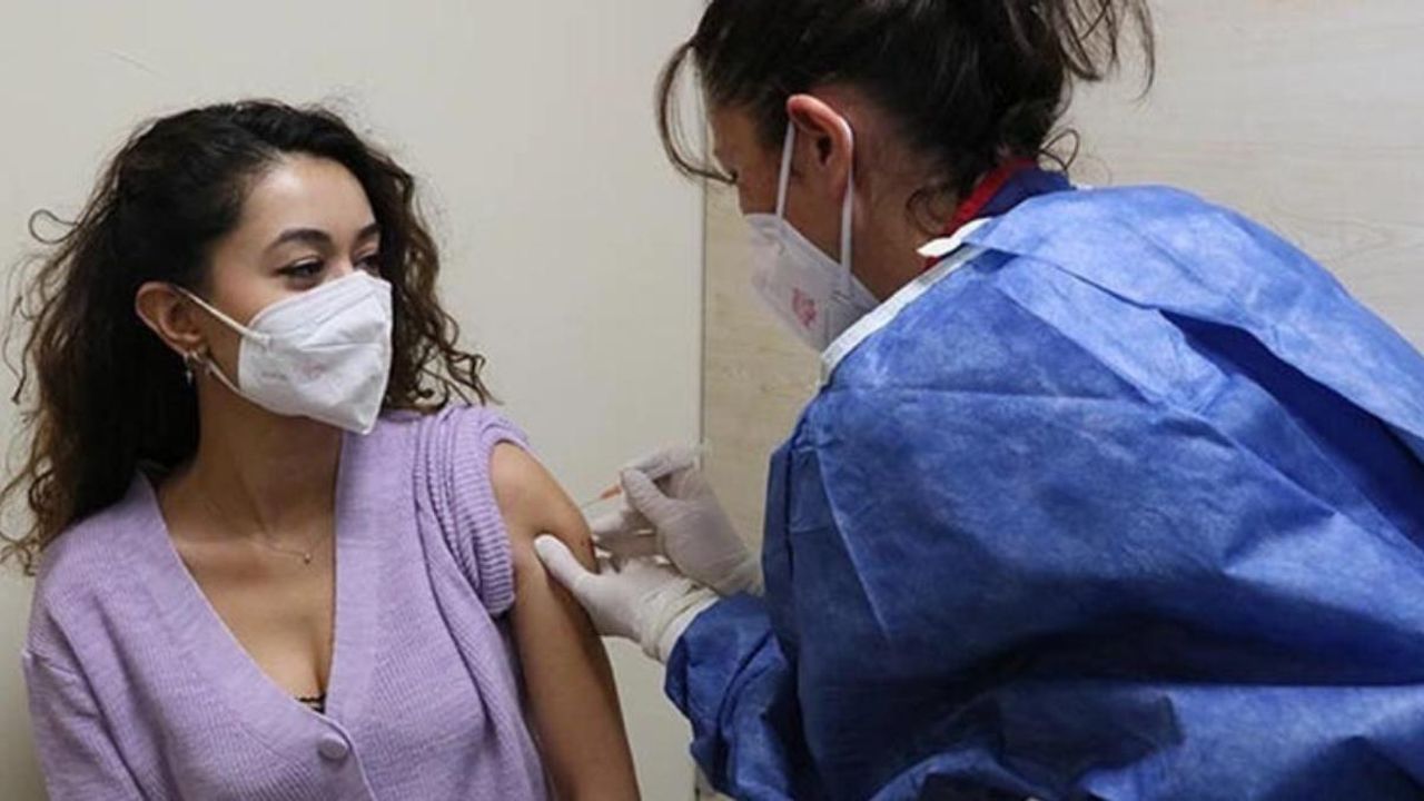 Doç. Dr. Savaşçı: "Aşılar halkın yüzde 90'ının hastaneye yatışını önledi"