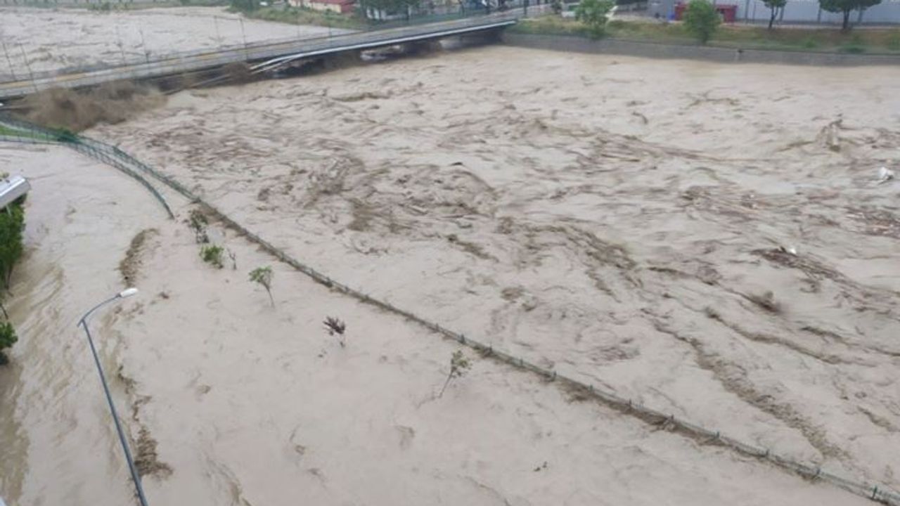 Bartın'da sel felaketinde 1 kişi kayboldu