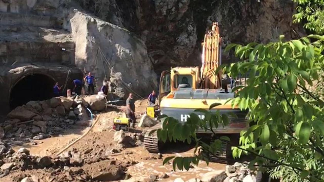 Erzurum'da HES tünelinde çalışan işçi sele kapıldı