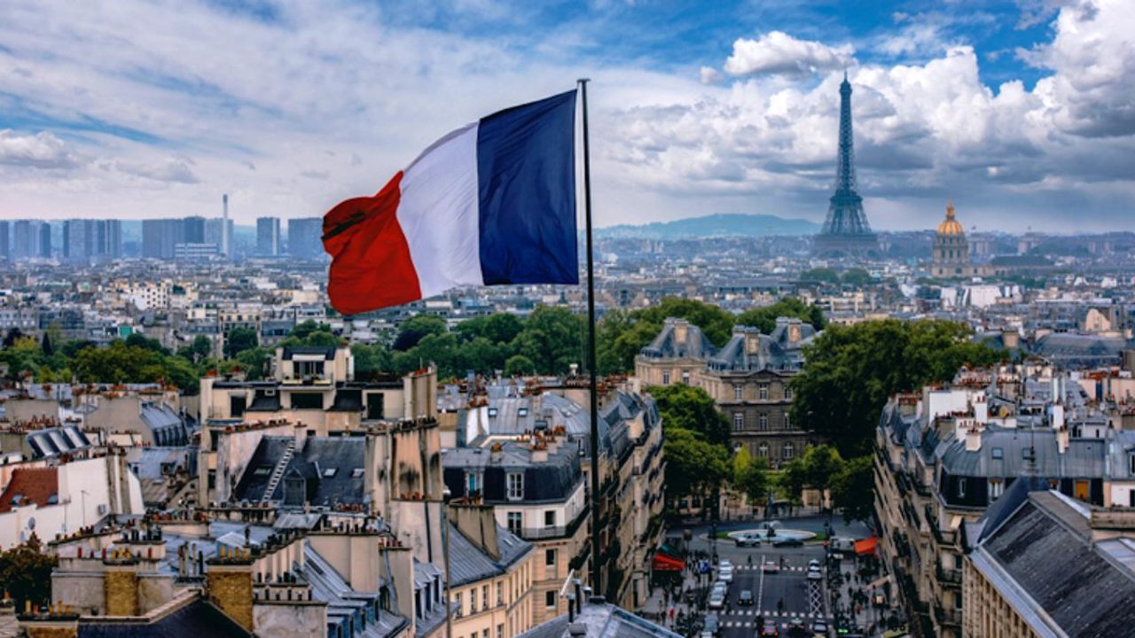 Fransa'da Senato, influencerların faaliyetlerinin denetlenmesine yönelik tasarıyı kabul etti