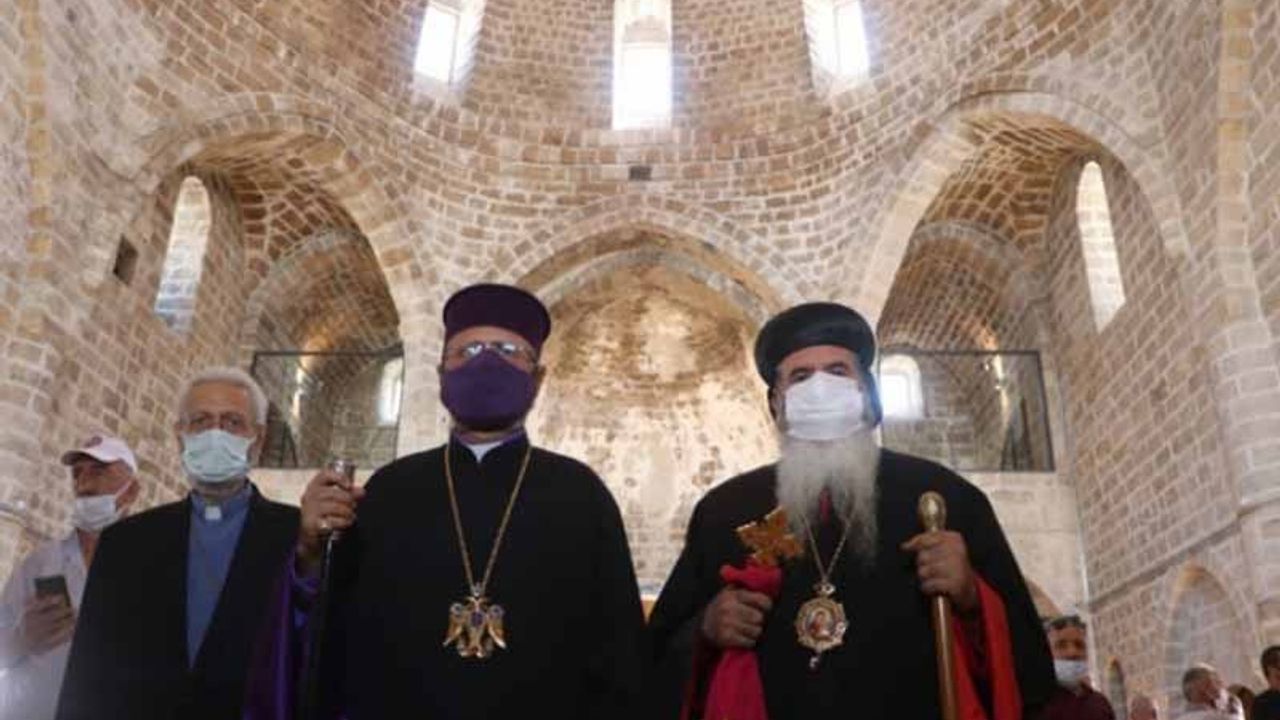 Tarihi Üç Horan Ermeni Kilisesi’nde 106 yıl aradan sonra ilk ayin