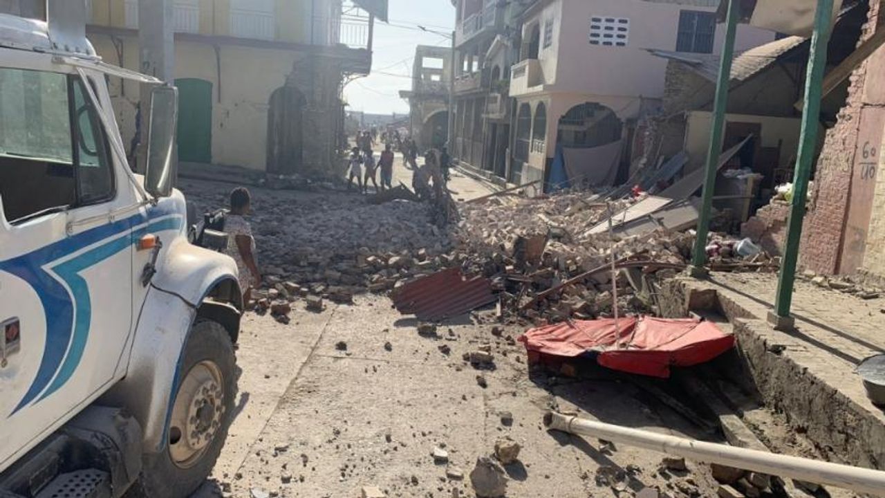 Haiti açıklarında meydana gelen depremde ölenlerin sayısı 1297'ye yükseldi