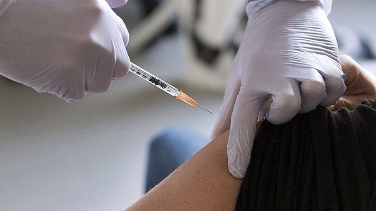 Bilim Kurulu üyesi Prof. Turan: Aşı yaşını 15'e indirme kararı alınacak