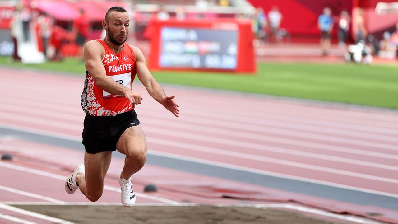 Milli atlet Necati Er, üç adım atlamada finale yükseldi