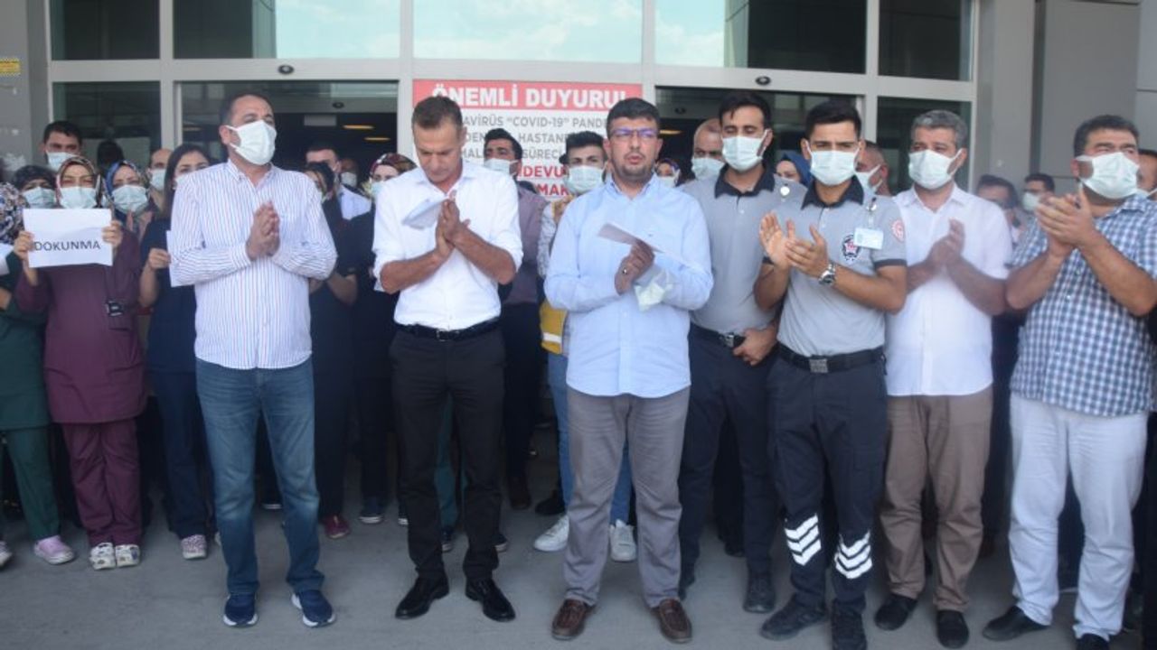 Şanlıurfa'da hastane çalışanlarına uygulanan şiddete karşı protesto