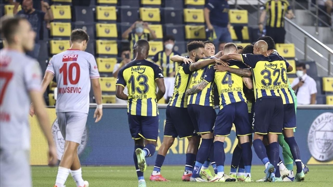 Fenerbahçe, konuk ettiği Fraport TAV Antalyaspor'u 2-0 mağlup etti