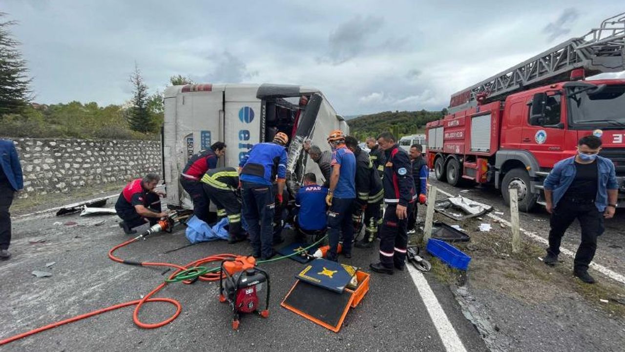 Bartın'da otomobil ile yolcu otobüsü çarpıştı: 3 kişi hayatını kaybetti