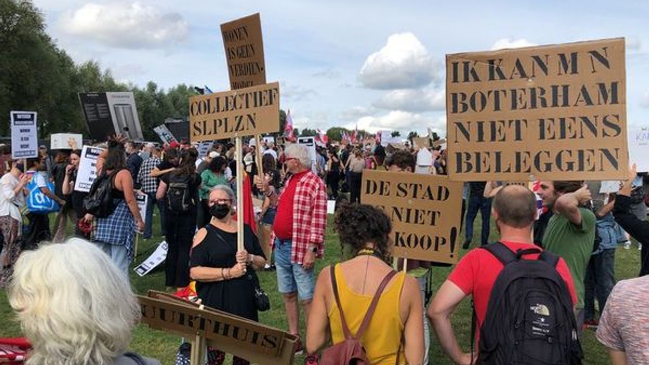 Hollanda'da binlerce kişi, konut azlığı ve artan kiraları protesto etti