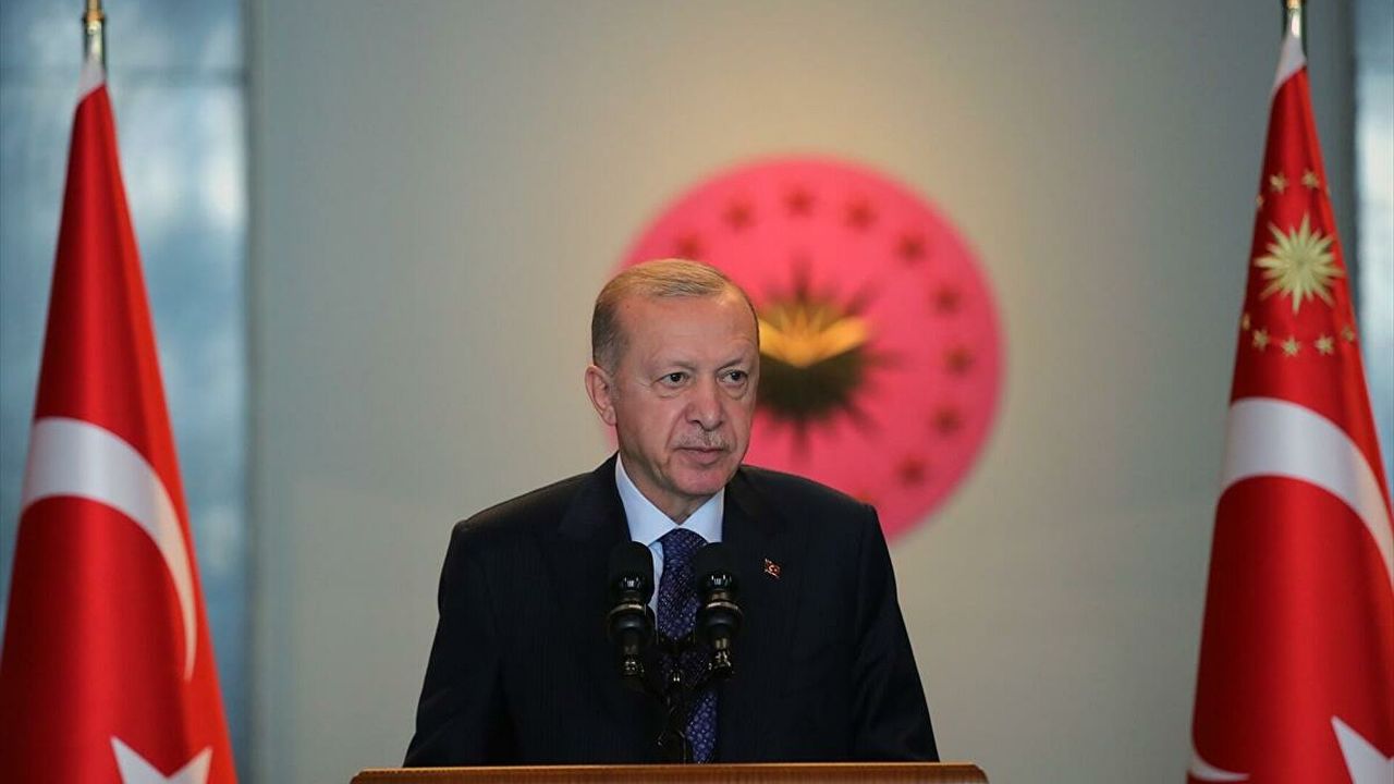 Cumhurbaşkanı Erdoğan sosyal medyayı hedef aldı: "Demokrasi için ana tehdit"