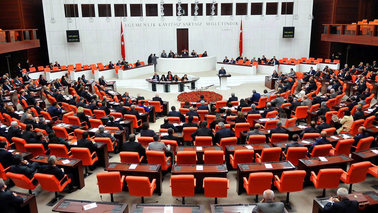 HDP'li 13 milletvekilin dokunulmazlık fezlekesi Meclis Başkanlığı'na sunuldu