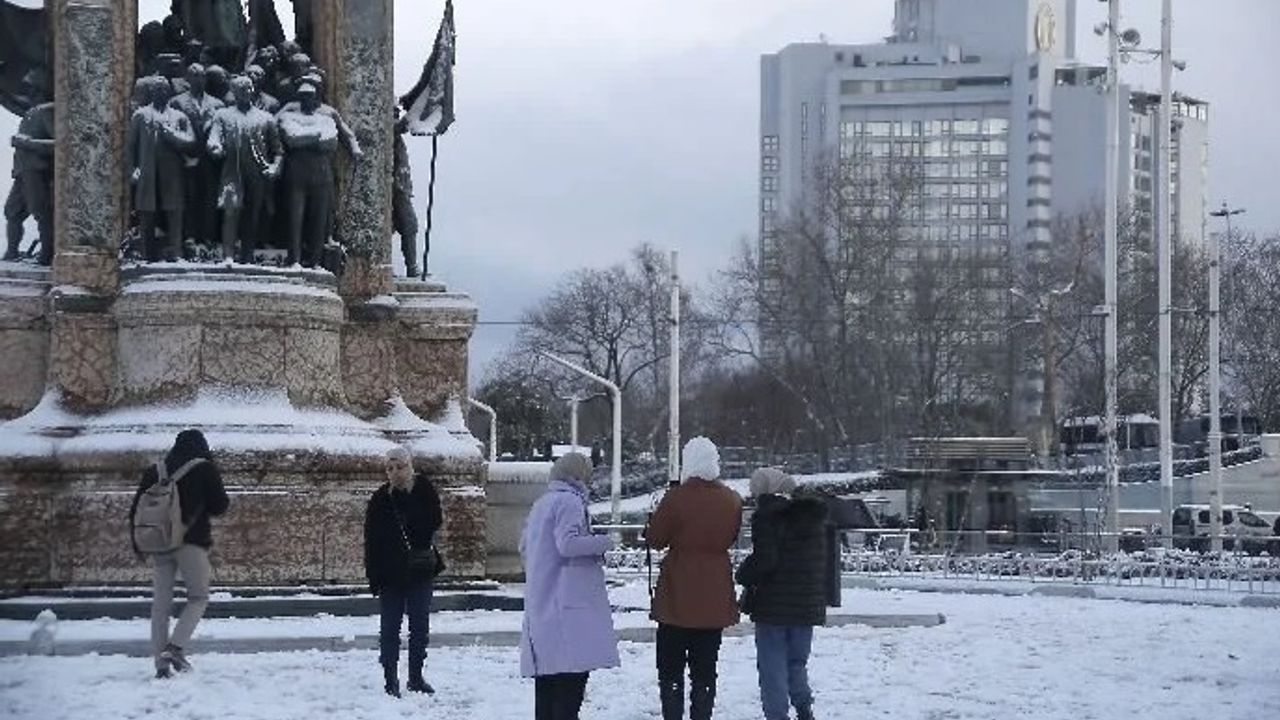 Meteoroloji'den İstanbul için yeni uyarı: "Kar yağışı 3 gün boyunca devam edecek"