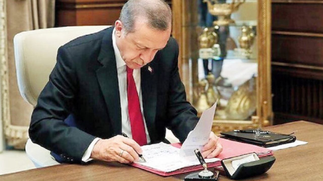 Erdoğan, TÜİK Başkanı Sait Erdal Dinçer'i görevden alarak yerine Erhan Çetinkaya'yı atadı