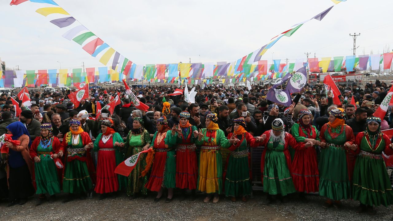 🔥 NEWROZ2022 | CANLI BLOG; Bir çok kentte Newroz kutlamaları gerçekleştiriliyor