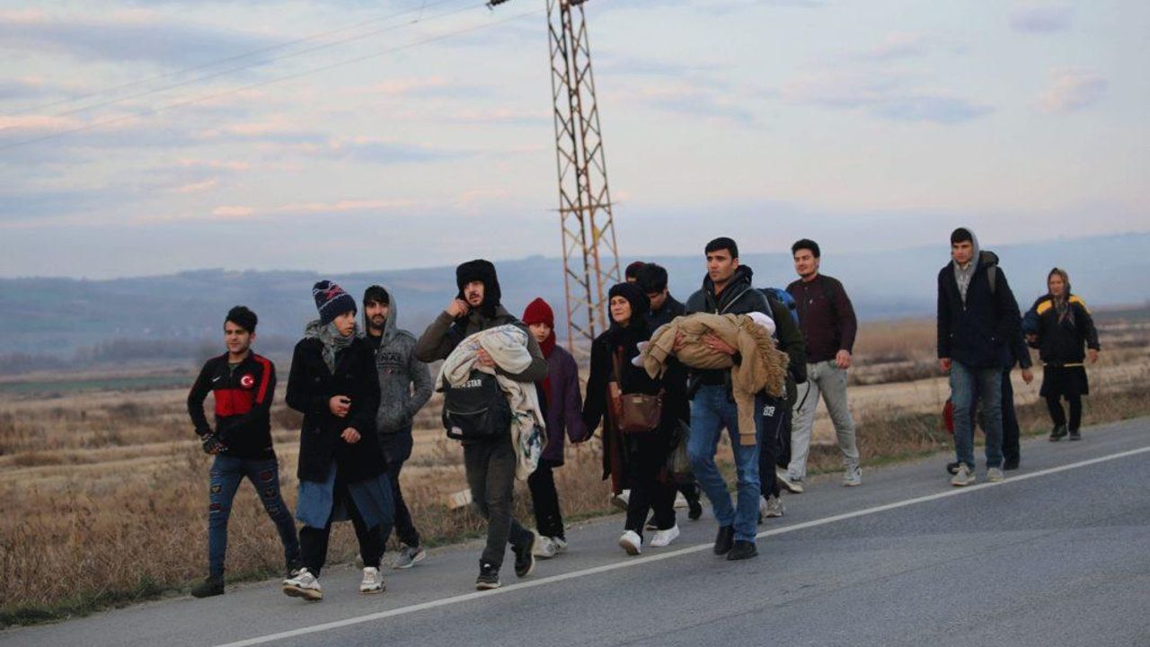 ÖZEL DOSYA | Kaçakçılar ve askerler düzensiz geçiş için rekabette: Kaybeden mülteci ve sığınmacılar