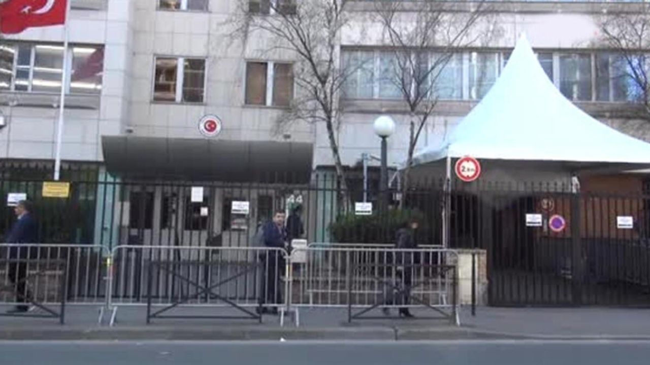 Türkiye'nin Paris Başkonsolosluğu'na bombalı saldırı düzenlendi