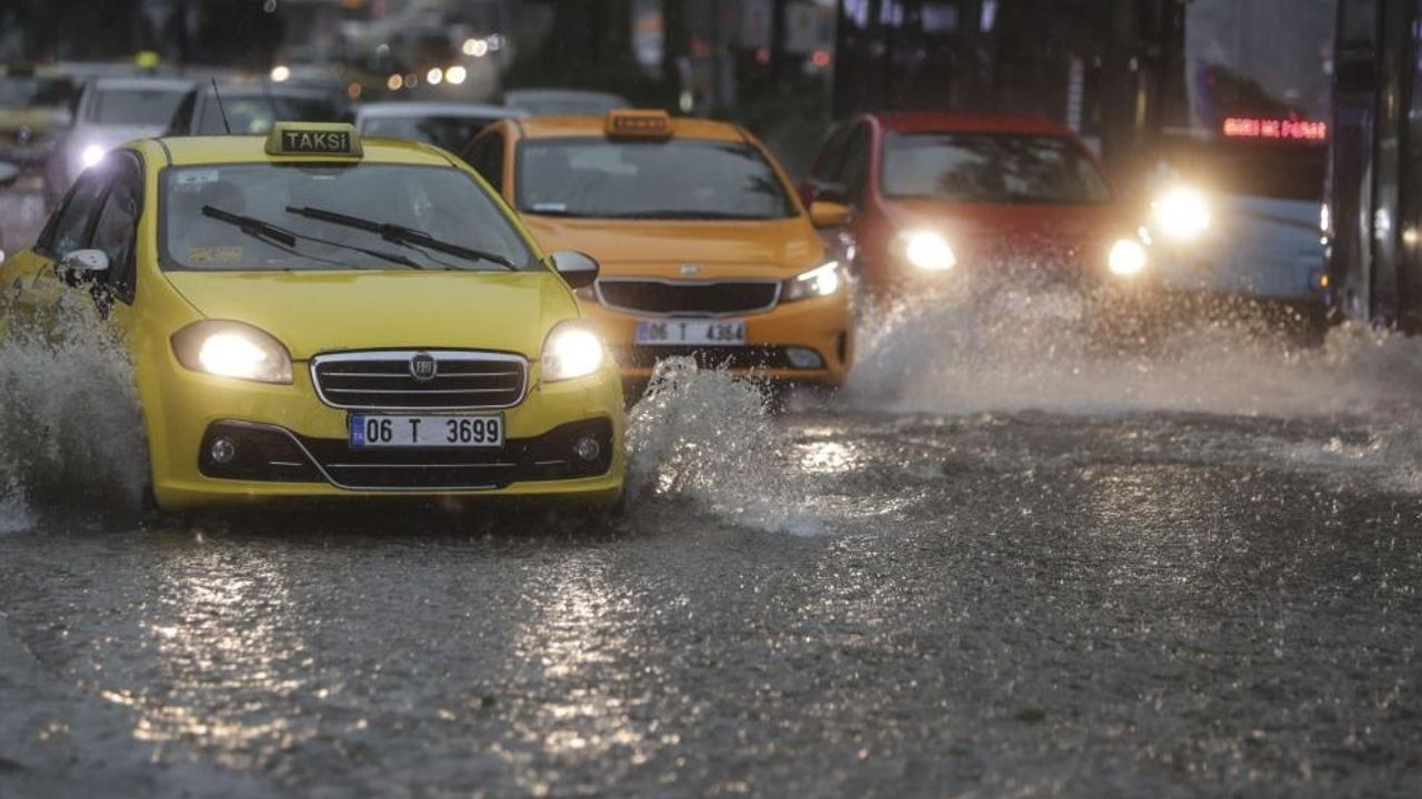 Ankara'da yoğun yağış nedeniyle okullar tatil edildi