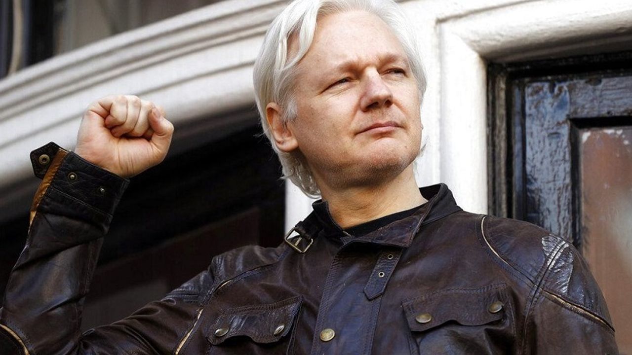 İngiltere gazeteci Assange'ı ABD'ye iade ediyor