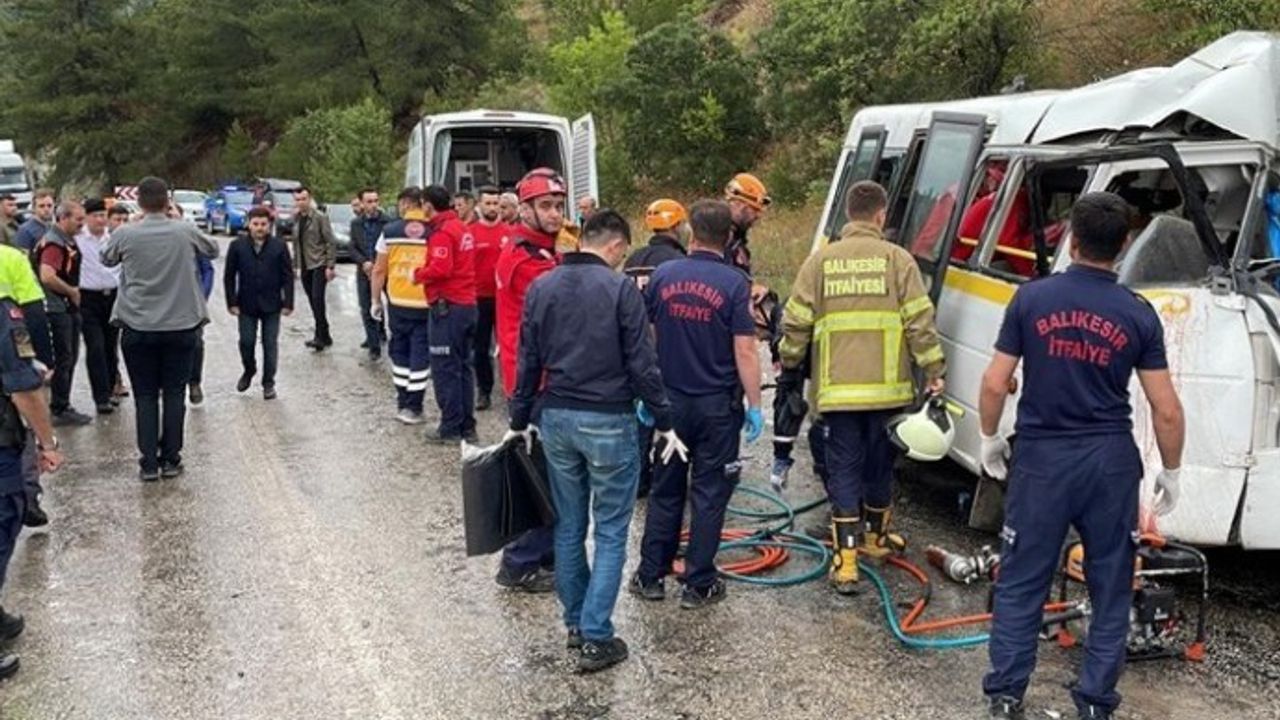 Balıkkesir'de meydana trafik kazasında: 8 kişi hayatını kaybetti
