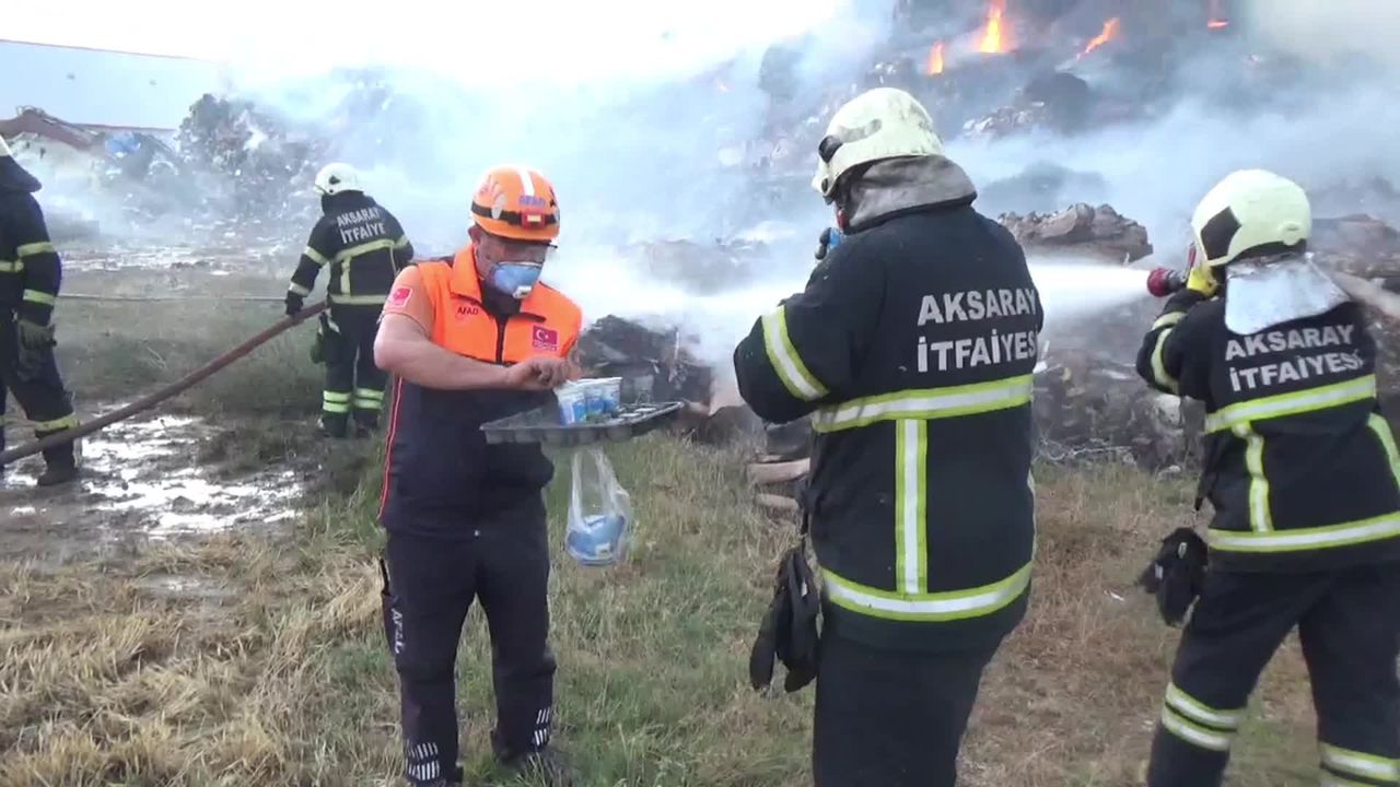 Aksaray'da bir fabrikanın geri dönüşüm deposunda yangın çıktı