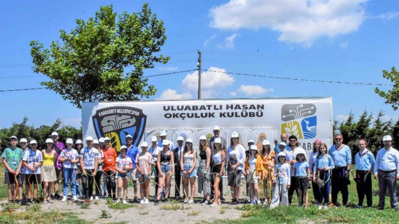 Avrupalı öğrenciler Bursa Karacabey'de Türk okçuluğunu öğrendi