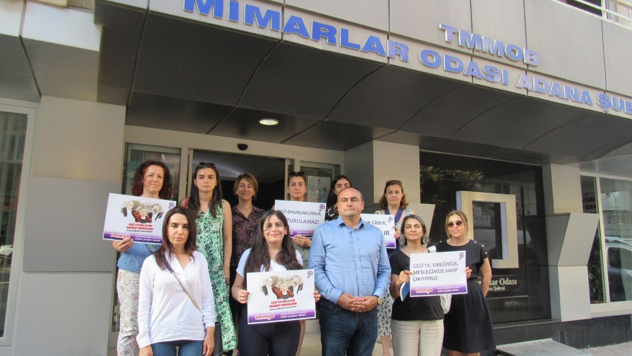 Adana'da TMMOB'li kadınlardan adalet nöbetine destek