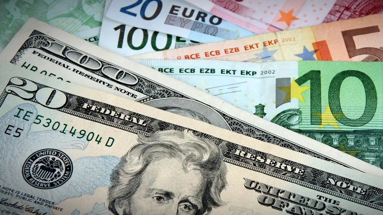 Dolar ve euro'da yükseliş hız kesmiyor