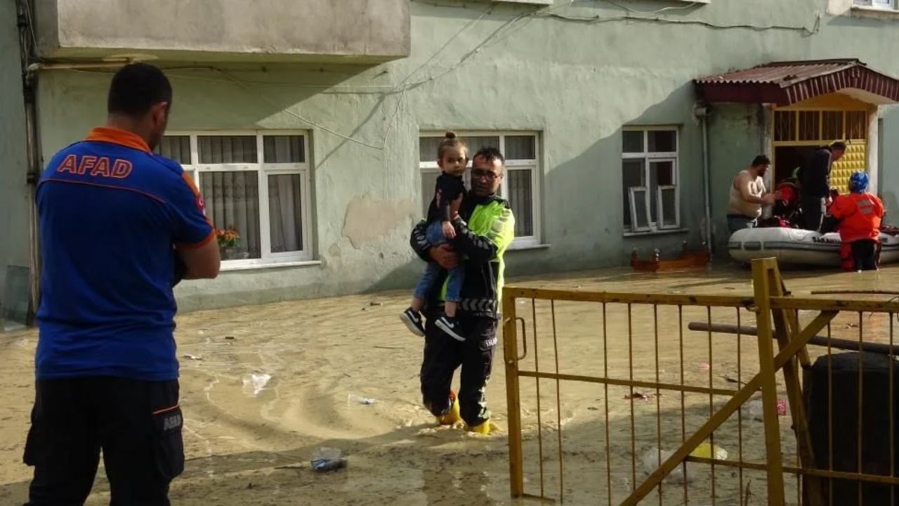 Batı Karadeniz sellerle mücadele ediyor: İl il son durum bilgileri
