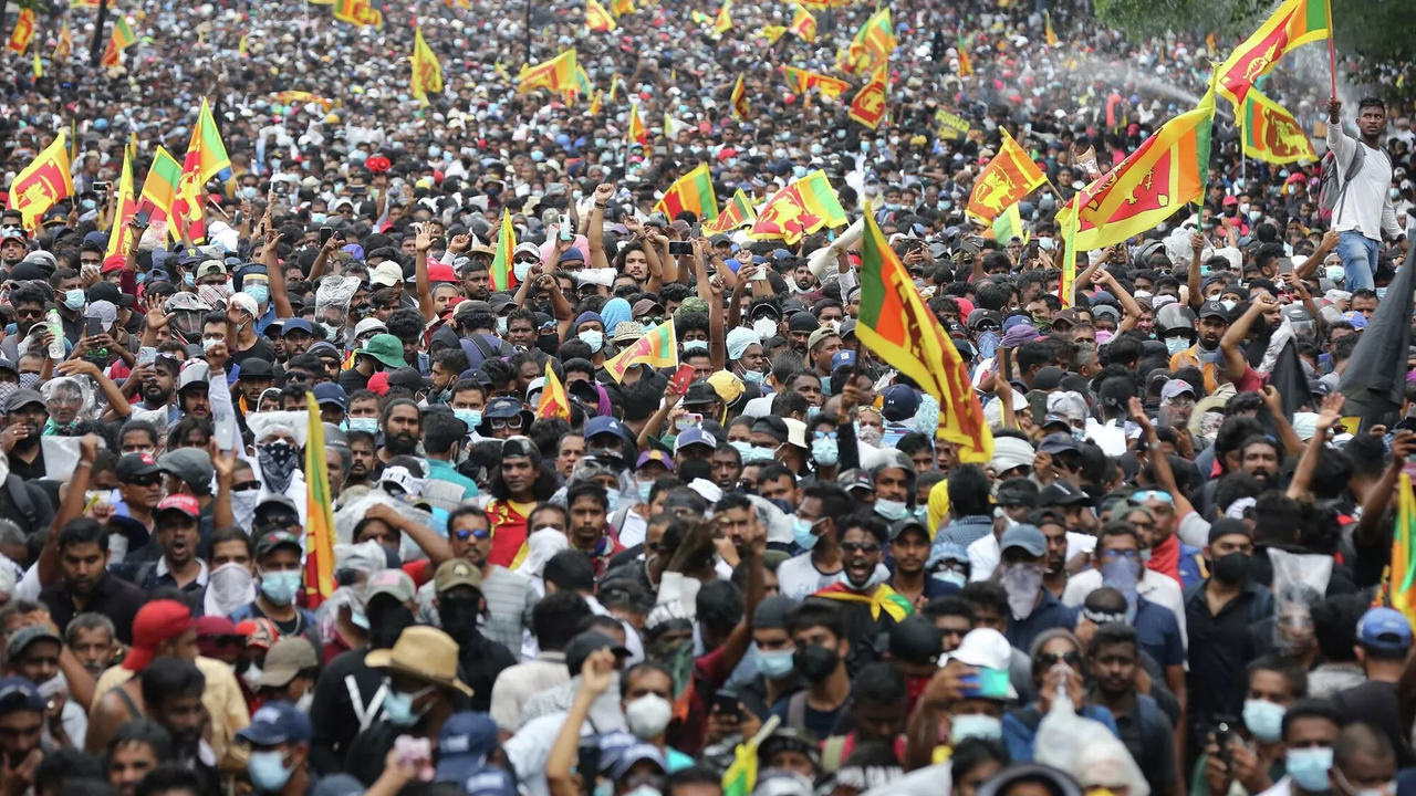 Sri Lanka Devlet Başkanı Maldivler’e kaçtı, isyan büyüyor