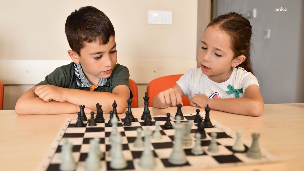 Tepebaşı'nda satranç kursları devam ediyor
