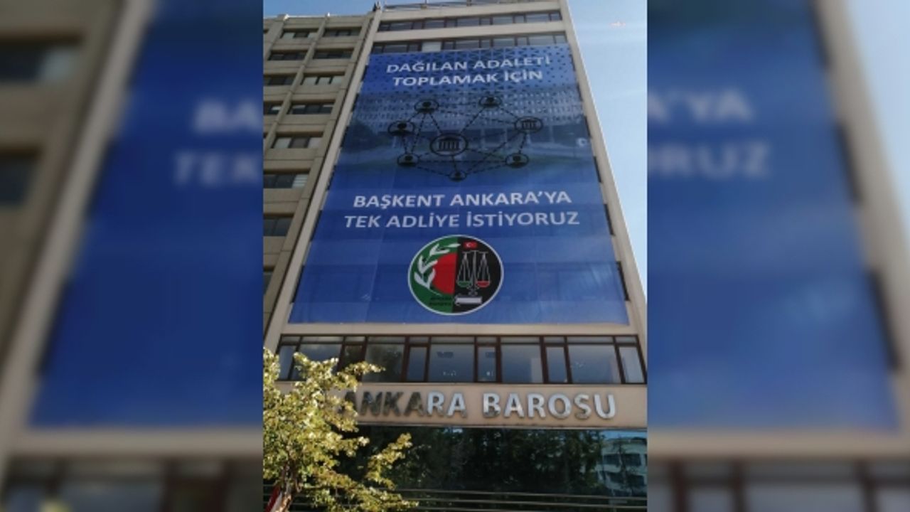 Ankara Barosu’ndan ‘Başkent Ankara’ya Tek Adliye İstiyoruz’ pankartı