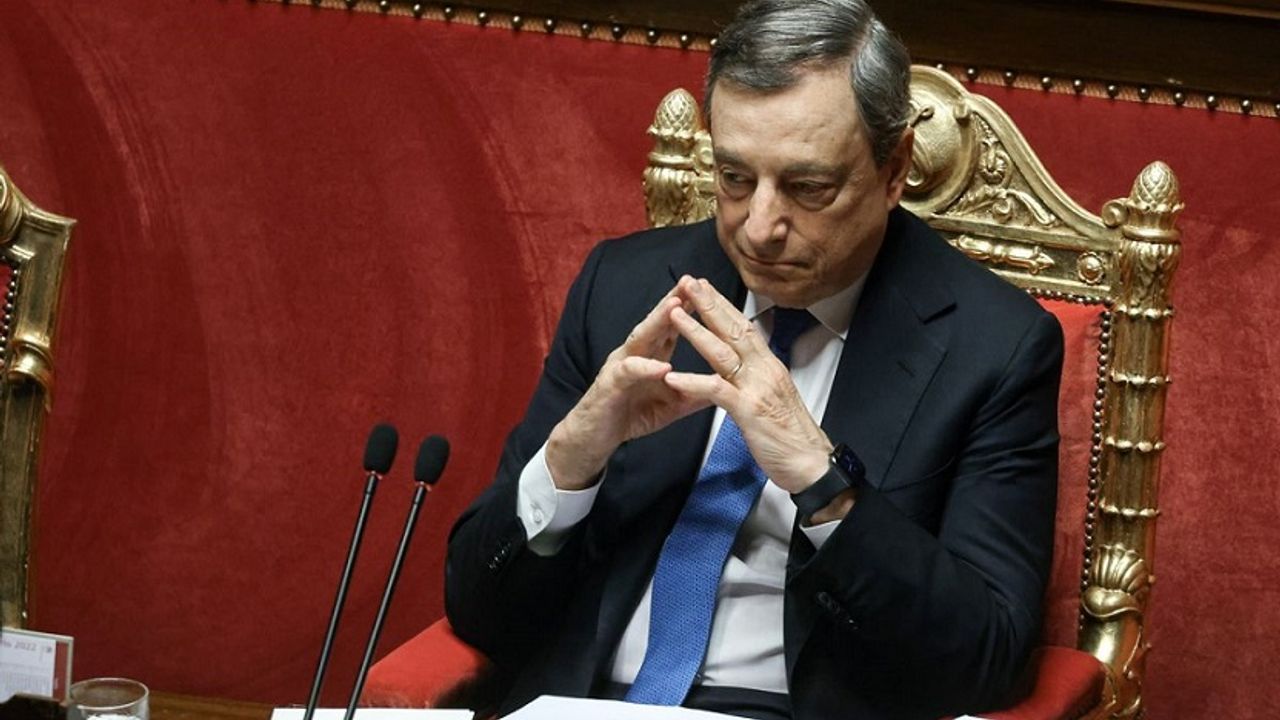 İtalya Başbakanı istifa etti, Cumhurbaşkanı kabul etmedi