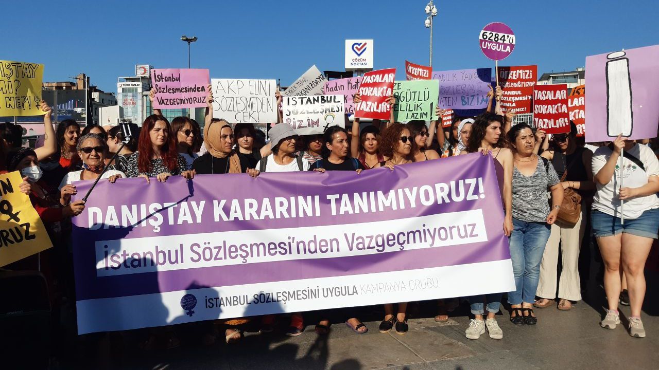 İstanbul Sözleşmesi’ni Uygula Kampanya Grubu’ndan Kadıköy’de eylem: Danıştay kararını tanımıyoruz