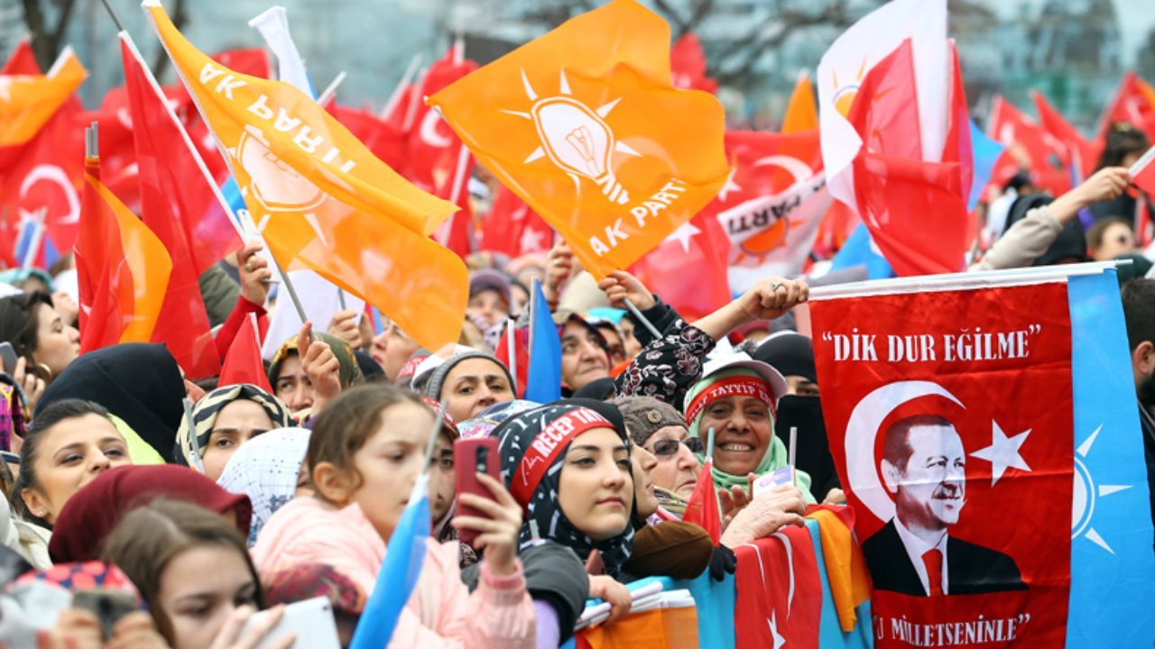 AKP'ye yakın SONAR Araştırma'nın başkanı Bayrakçı: AKP yüzde 30'un altında