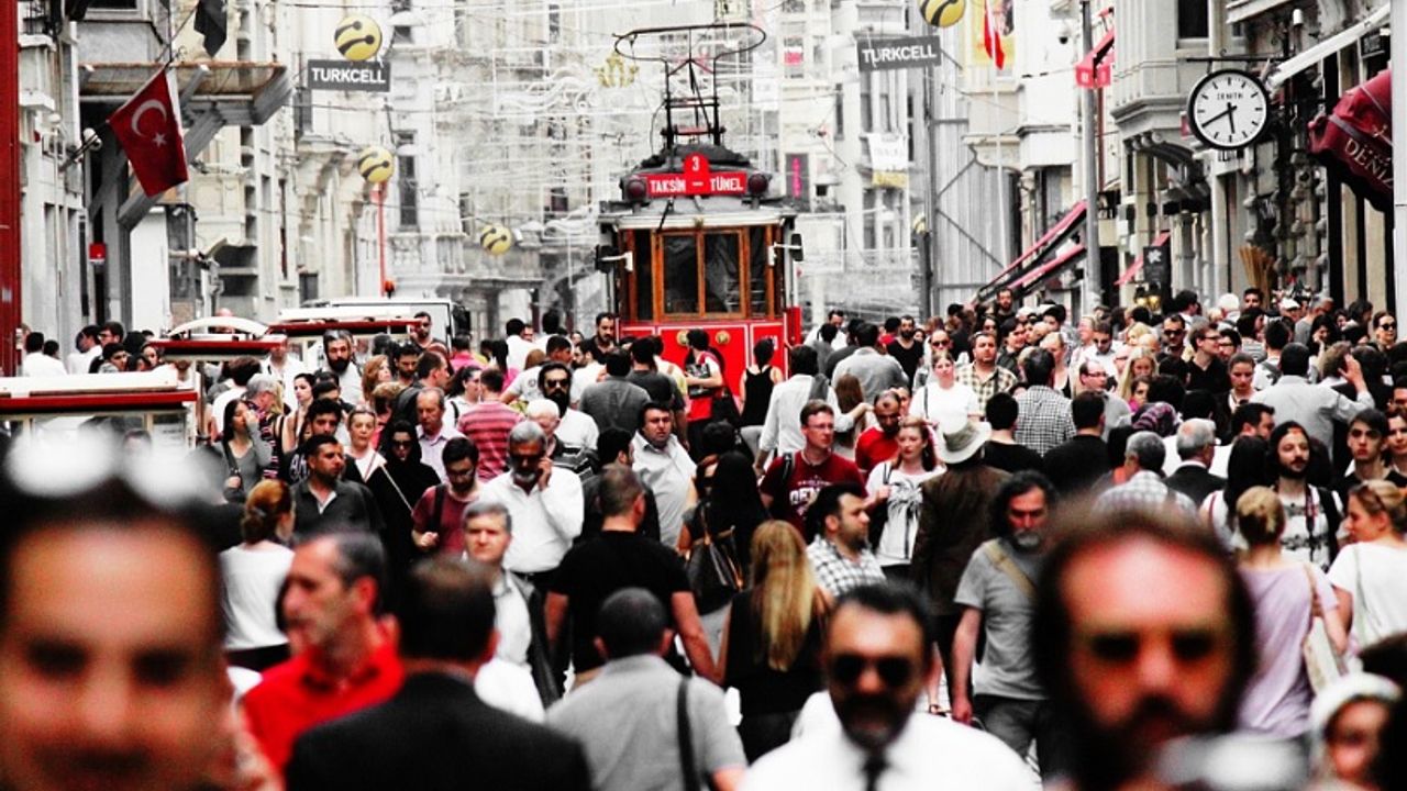 İstanbul'da yasal izinli 1,3 milyon yabancı yaşıyor