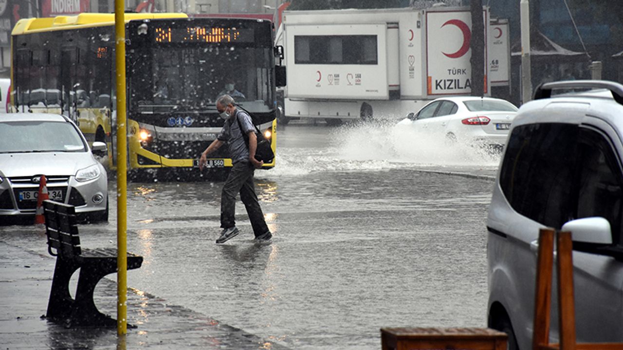 AKOM İstanbul için sağanak yağış uyarısında bulundu