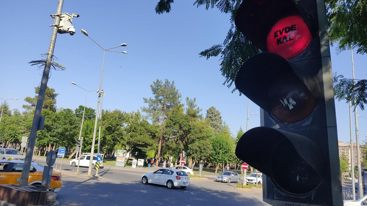 Diyarbakır'da trafik sinyalizasyon sistemleri için “Aşı Ol” önerisi yapıldı