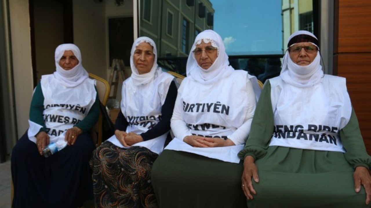 İzmir’de Adalet Nöbeti eylemlerini sürdüren aileler, “Bu zulüm bitsin artık" çağrısı yaptı