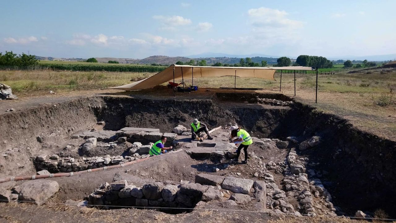Bandırma'nın antik kenti Daskyleioan’da 2 bin 500 yıllık su hattı bulundu