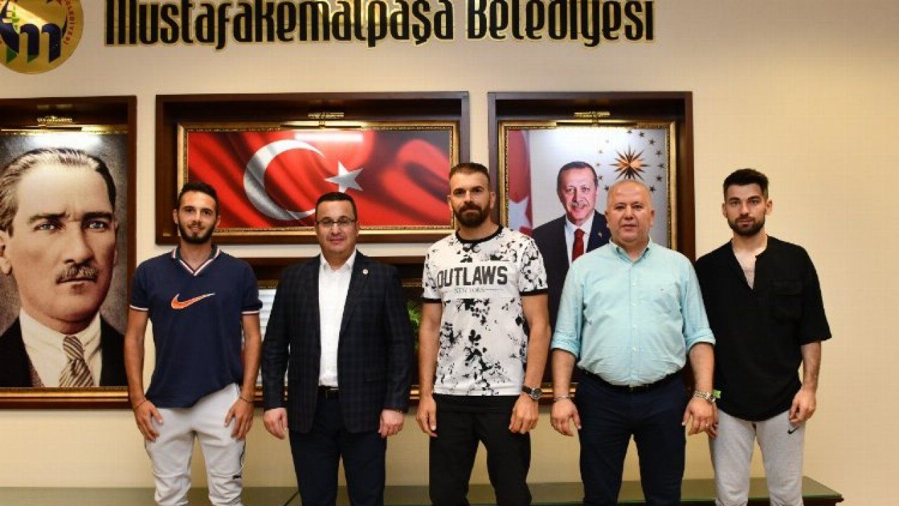 Bursa'da Mustafakemalpaşaspor sahaya indi