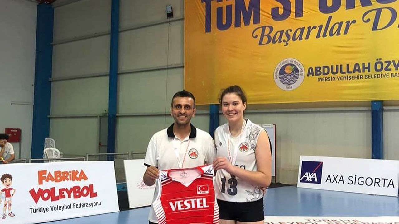 Döşemealtı Belediyesi'nin Kadın Voleybol Takımı Milli Takım kampına davet edildi