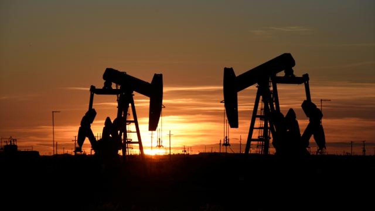 Brent petrolün varil fiyatı 83,95 dolardan işlem görüyor