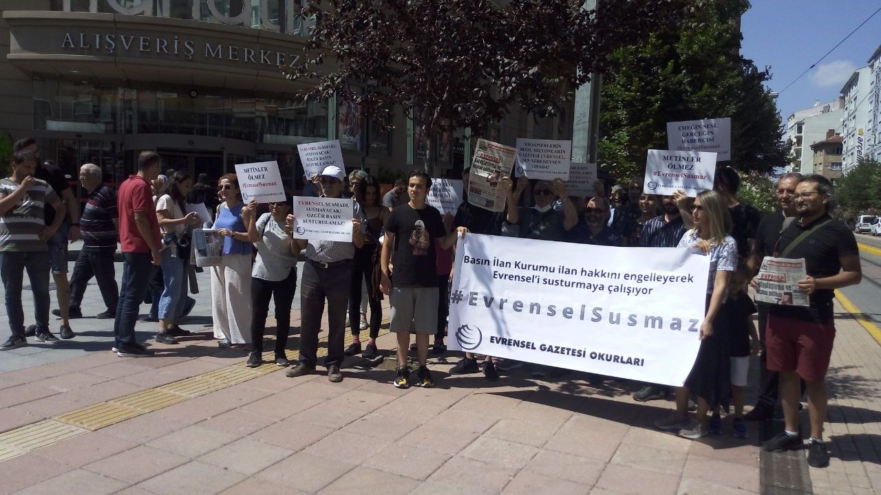 Evrensel gazetesine yönelik ilan yasakları Eskişehir’de protesto edildi