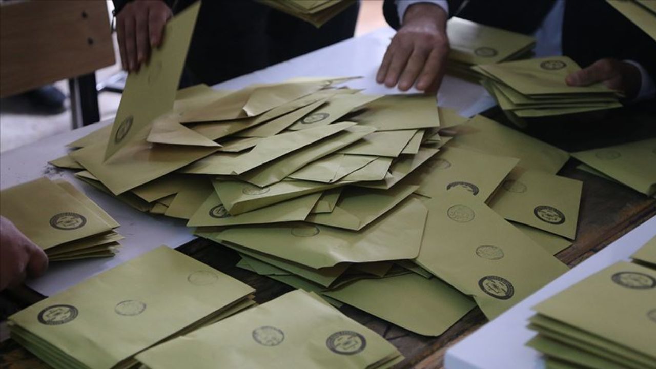 Son araştırma: Ankara, İstanbul, Trabzon, Rize, Kocaeli, Bursa'da AKP'nin oy kayıpları yüzde 20'lere dayandı